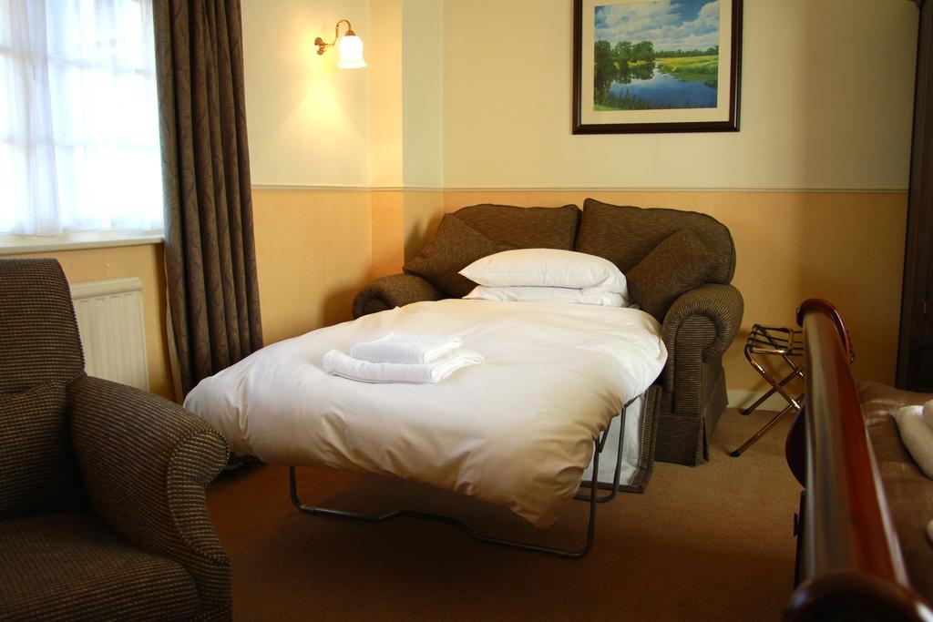The Bell Hotel Clare Rum bild
